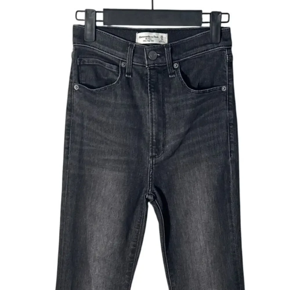 Abercrombie & Fitch excellent pre